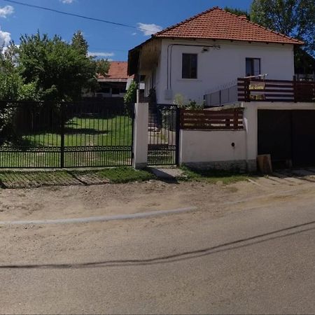 Texas House Guest House Novaci Străini Exterior foto