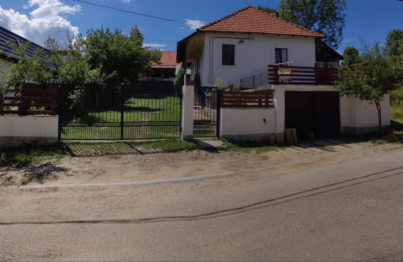 Texas House Guest House Novaci Străini Exterior foto